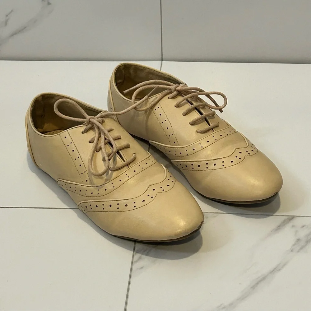 Ollio Women's Cream Oxford Flats Size 7.5 - Picture 1 of 7